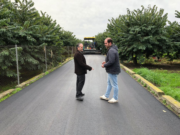 Almucar lleva a cabo el asfaltado del Camino Bajo de la Vega de Ro Verde